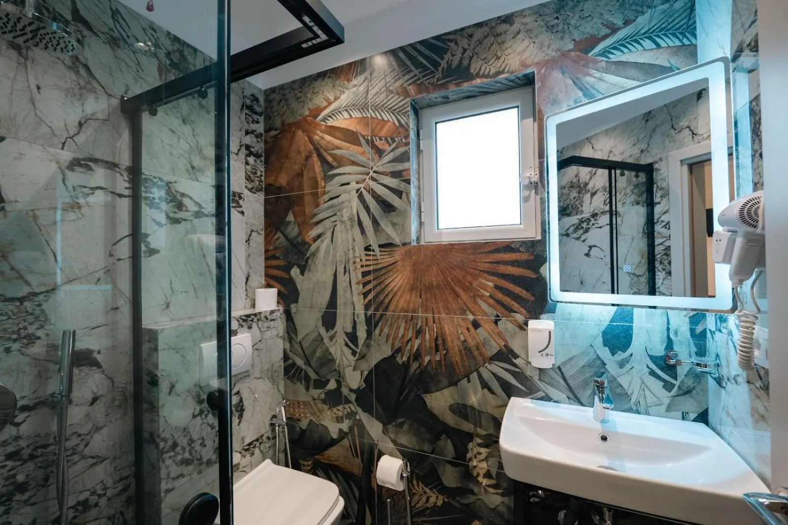 Hotel Eagle 사밀